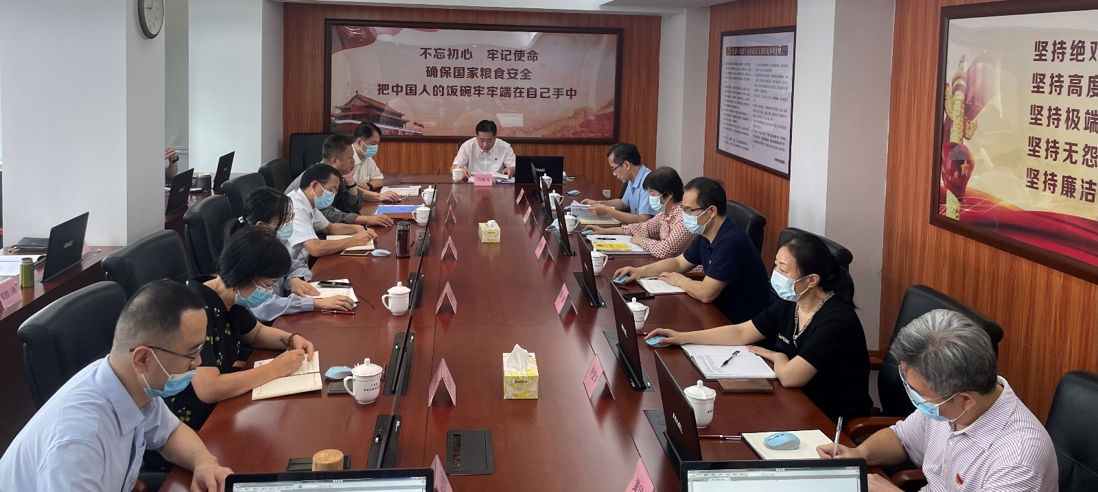 中心组学习扩大会照片.jpg